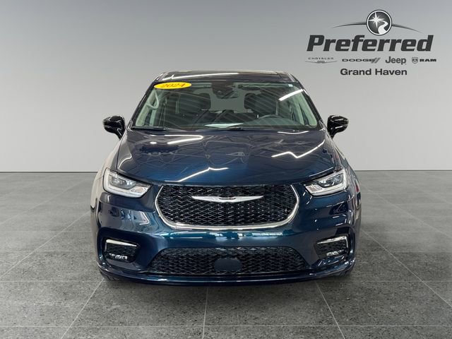 Used 2024 Chrysler Pacifica Touring-L image 12