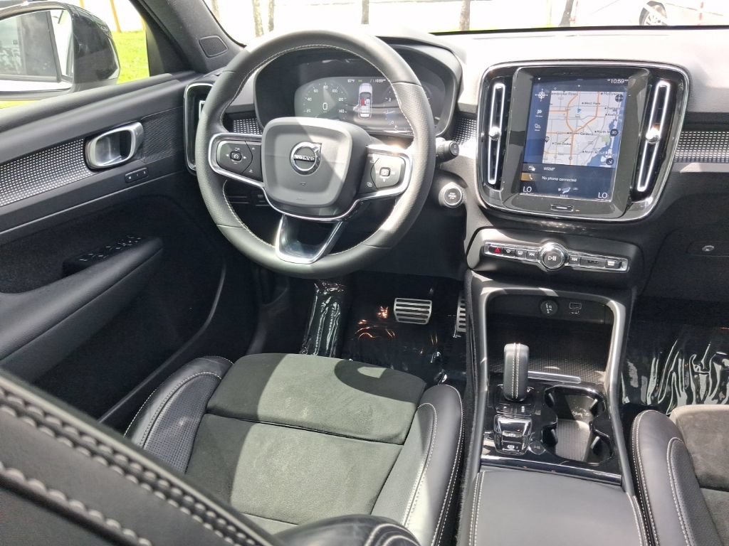 Used 2021 Volvo XC40 T4 R-Design w/ Protection Package Premier FWD image 9