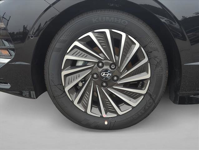 Certified 2025 Hyundai Sonata Limited FWD image 10