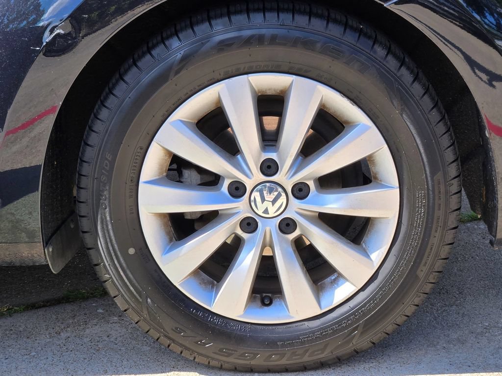 Used 2019 Volkswagen Beetle 2.0T S FWD image 12