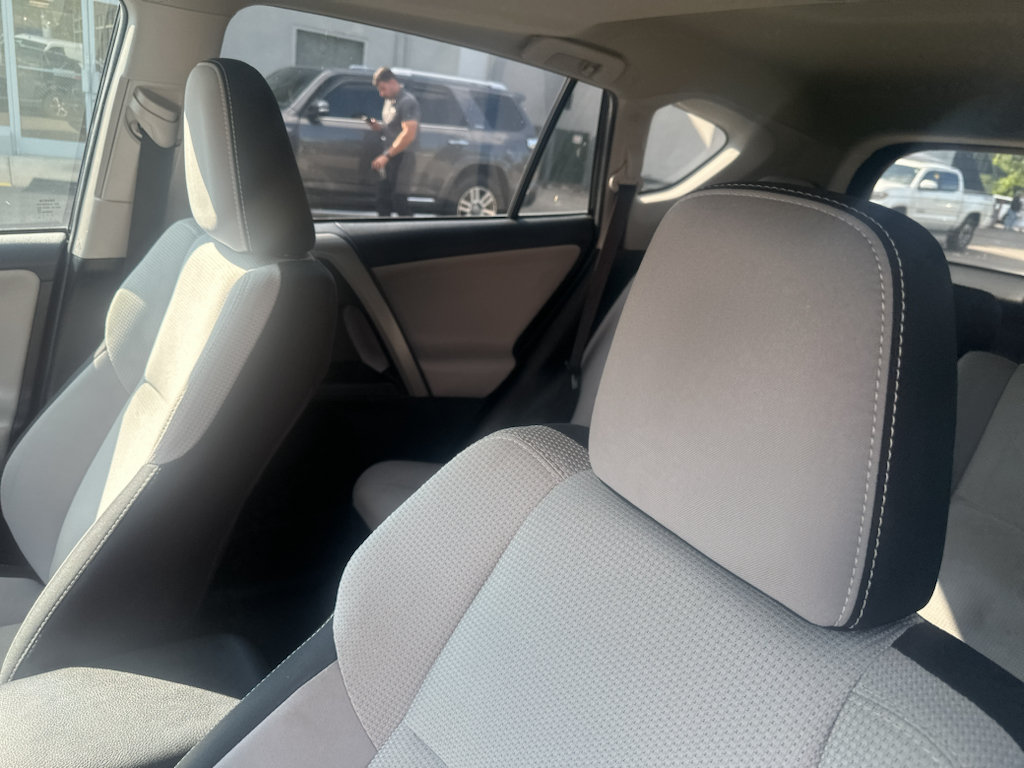 Used 2018 Toyota RAV4 XLE AWD/4WD image 6