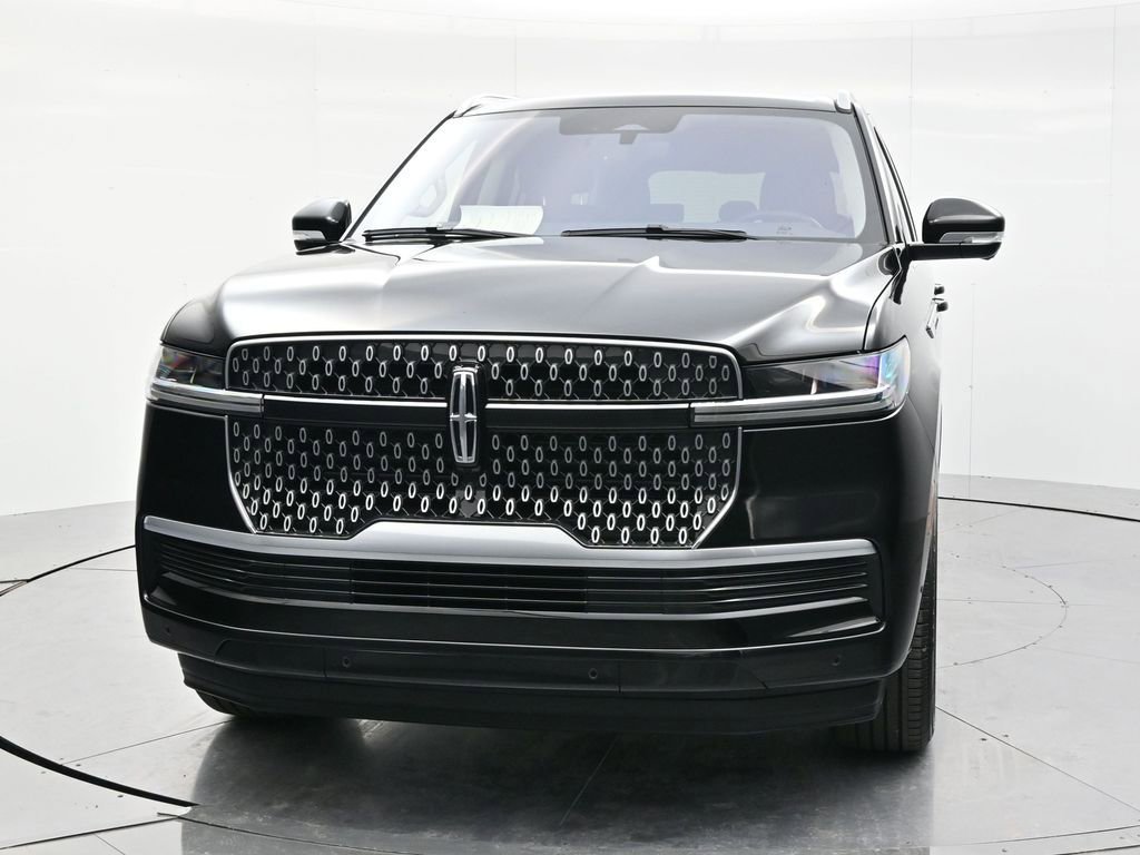 Used 2025 Lincoln Navigator Reserve image 2