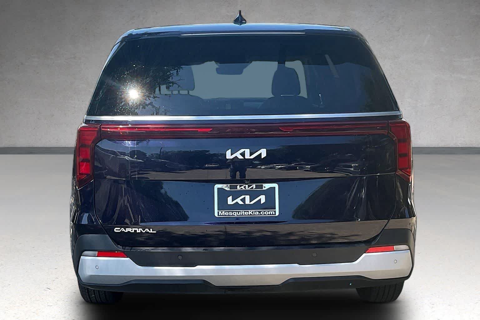 Certified 2025 Kia Carnival FWD image 5