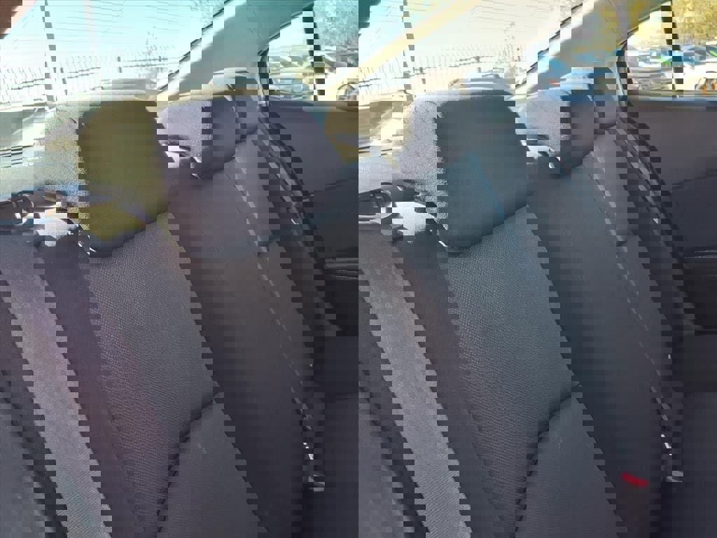 Used 2015 MAZDA MAZDA3 i SV image 21