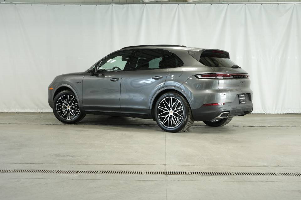 New 2025 Porsche Cayenne E-Hybrid image 3