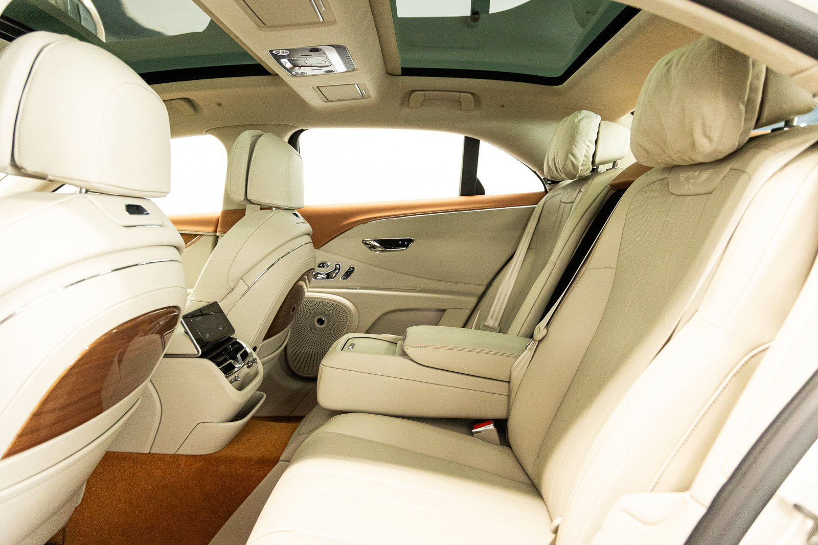 Certified 2026 Bentley Flying Spur V8 AWD/4WD image 45