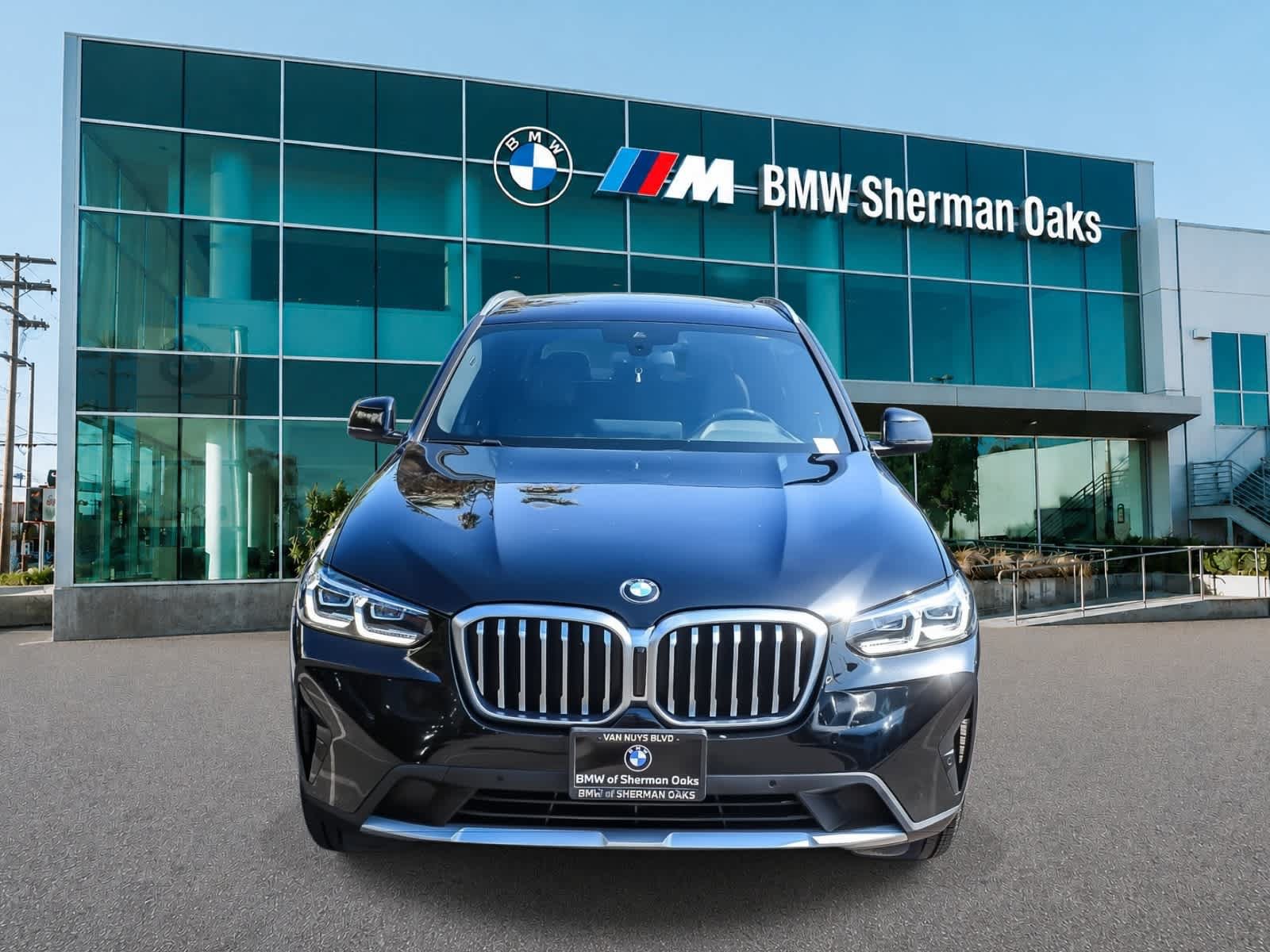 Used 2023 BMW X3 xDrive30i w/ Premium Package w/ZPA AWD/4WD image 2
