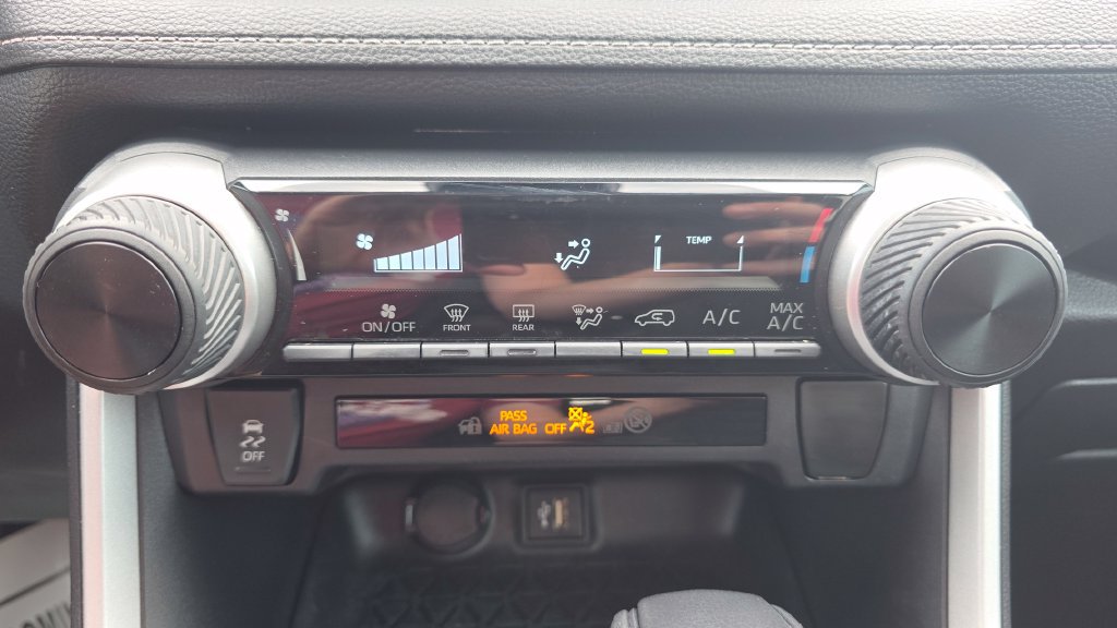 Used 2023 Toyota RAV4 LE FWD image 32