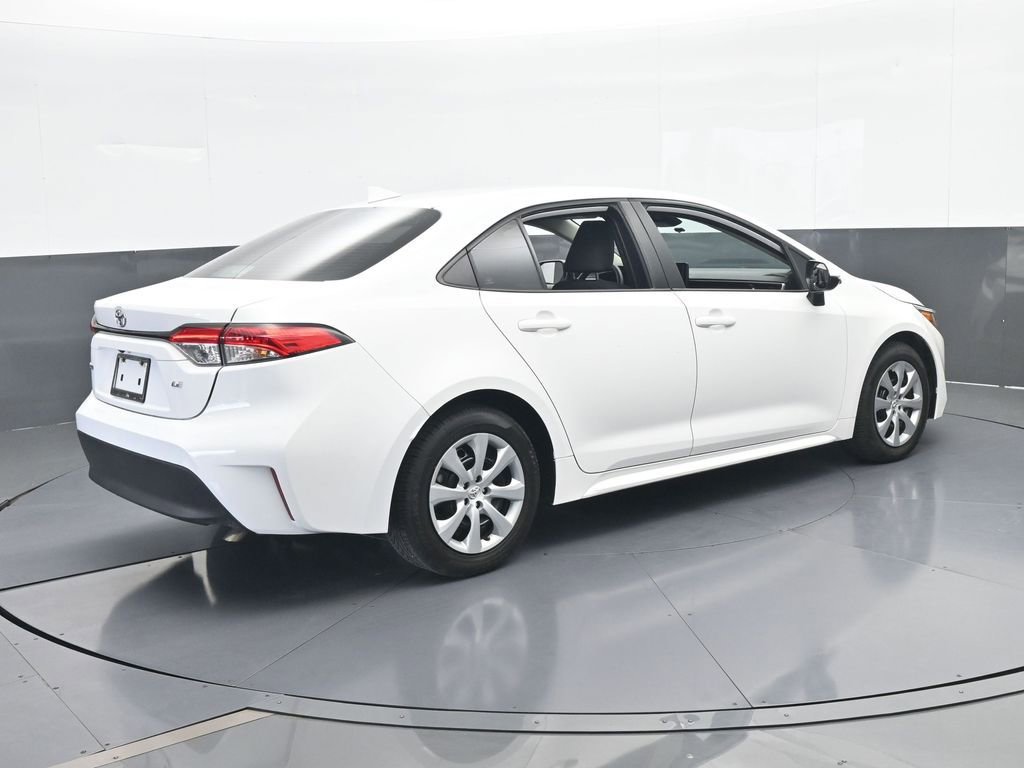 Used 2023 Toyota Corolla LE image 6