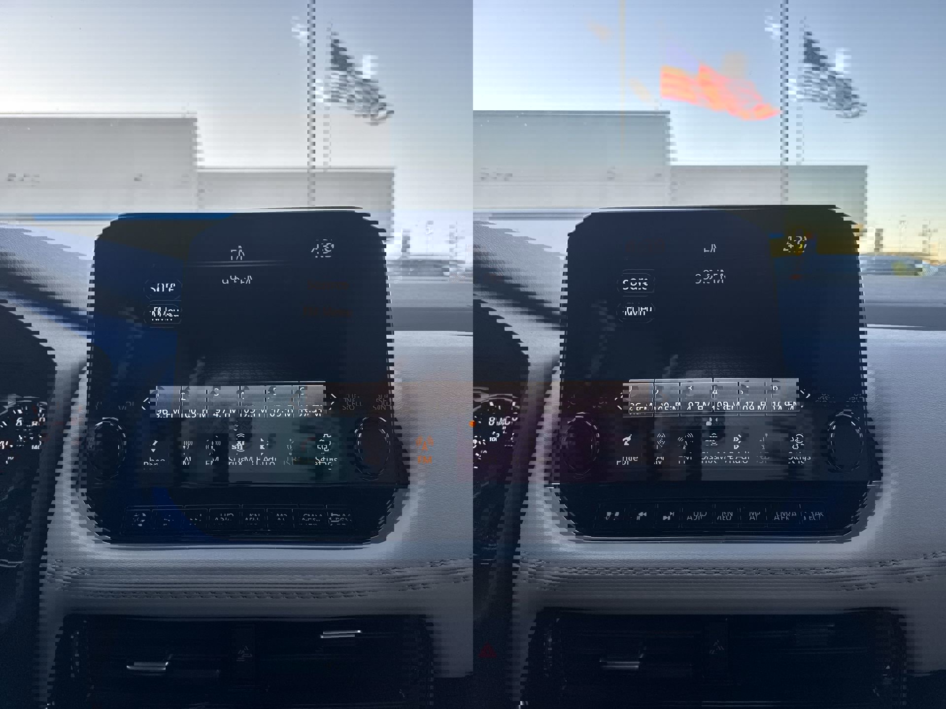 Used 2023 Nissan Rogue SL w/ SL Premium Package image 16