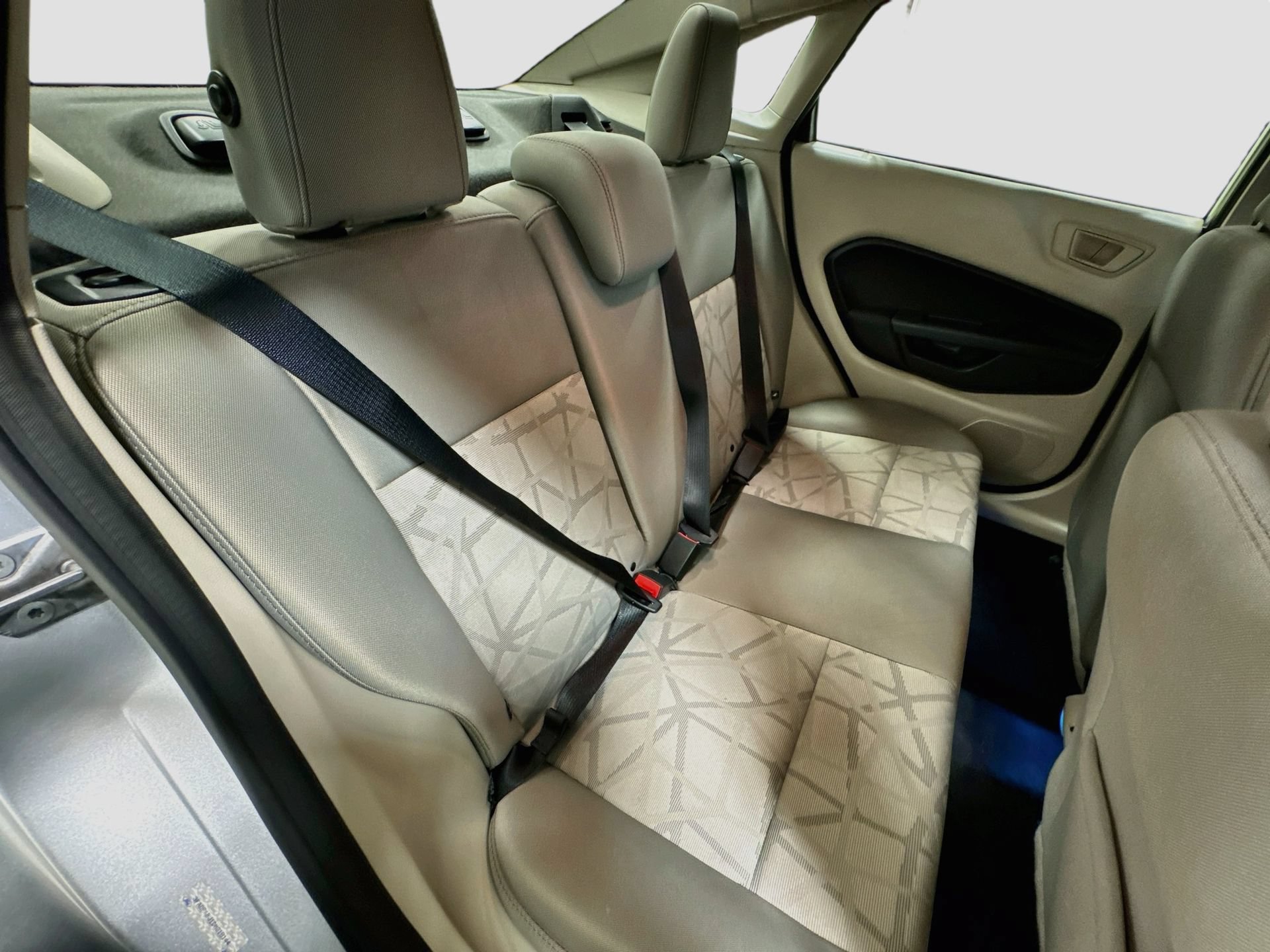 Used 2013 Ford Fiesta SE FWD image 23