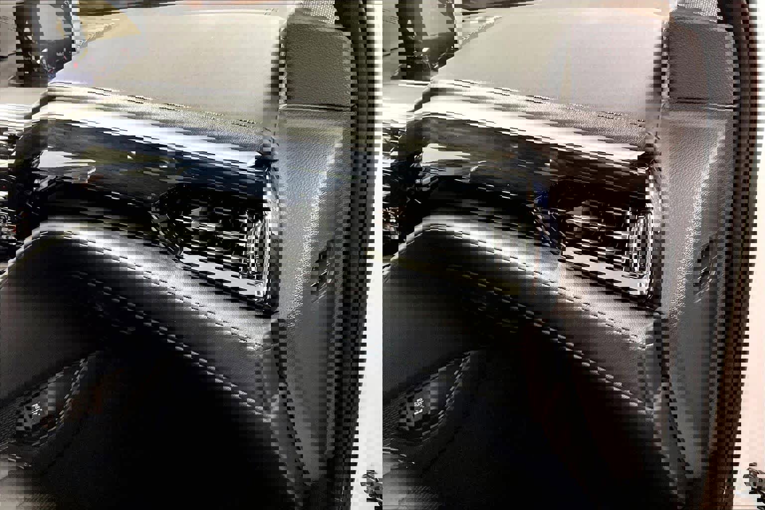 Used 2023 Acura MDX SH-AWD w/ Technology Package image 17