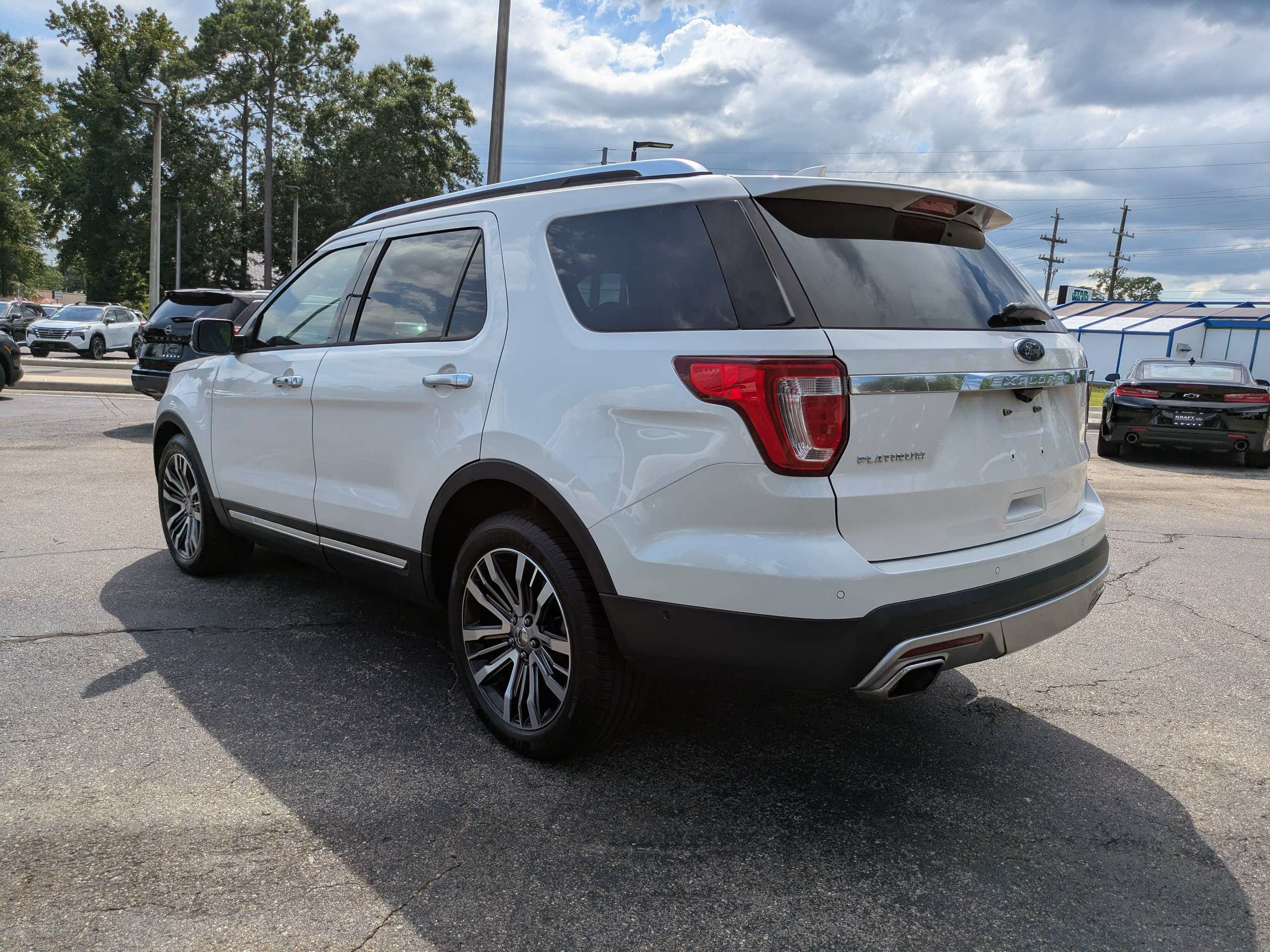 Used 2017 Ford Explorer Platinum AWD/4WD image 6