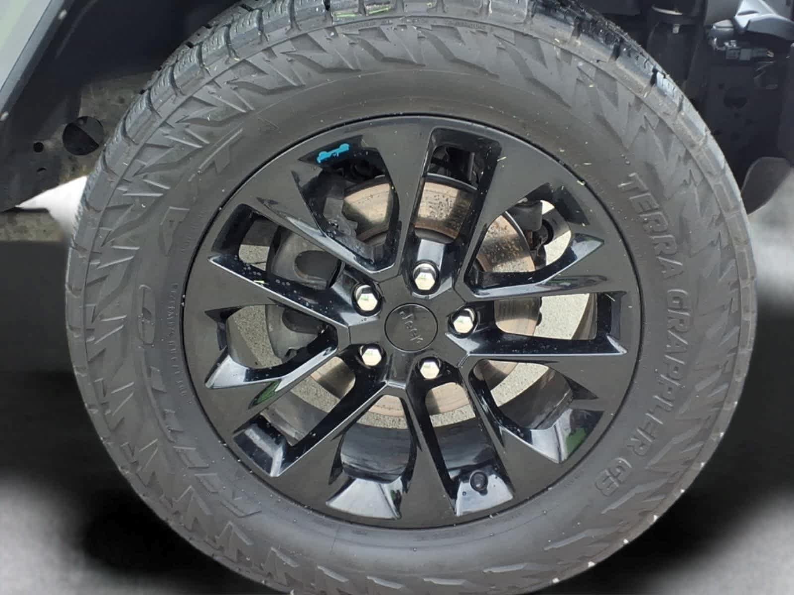 Used 2022 Jeep Wrangler Unlimited Sahara w/ Cold Weather Group AWD/4WD image 4