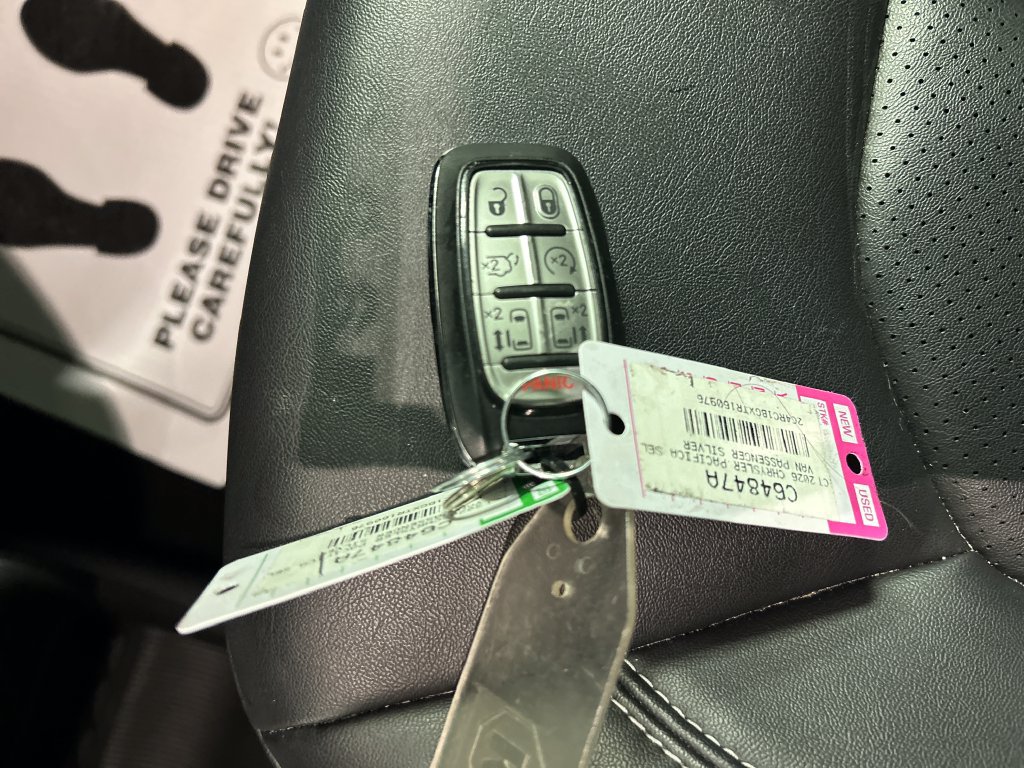 Used 2026 Chrysler Pacifica Select FWD image 22