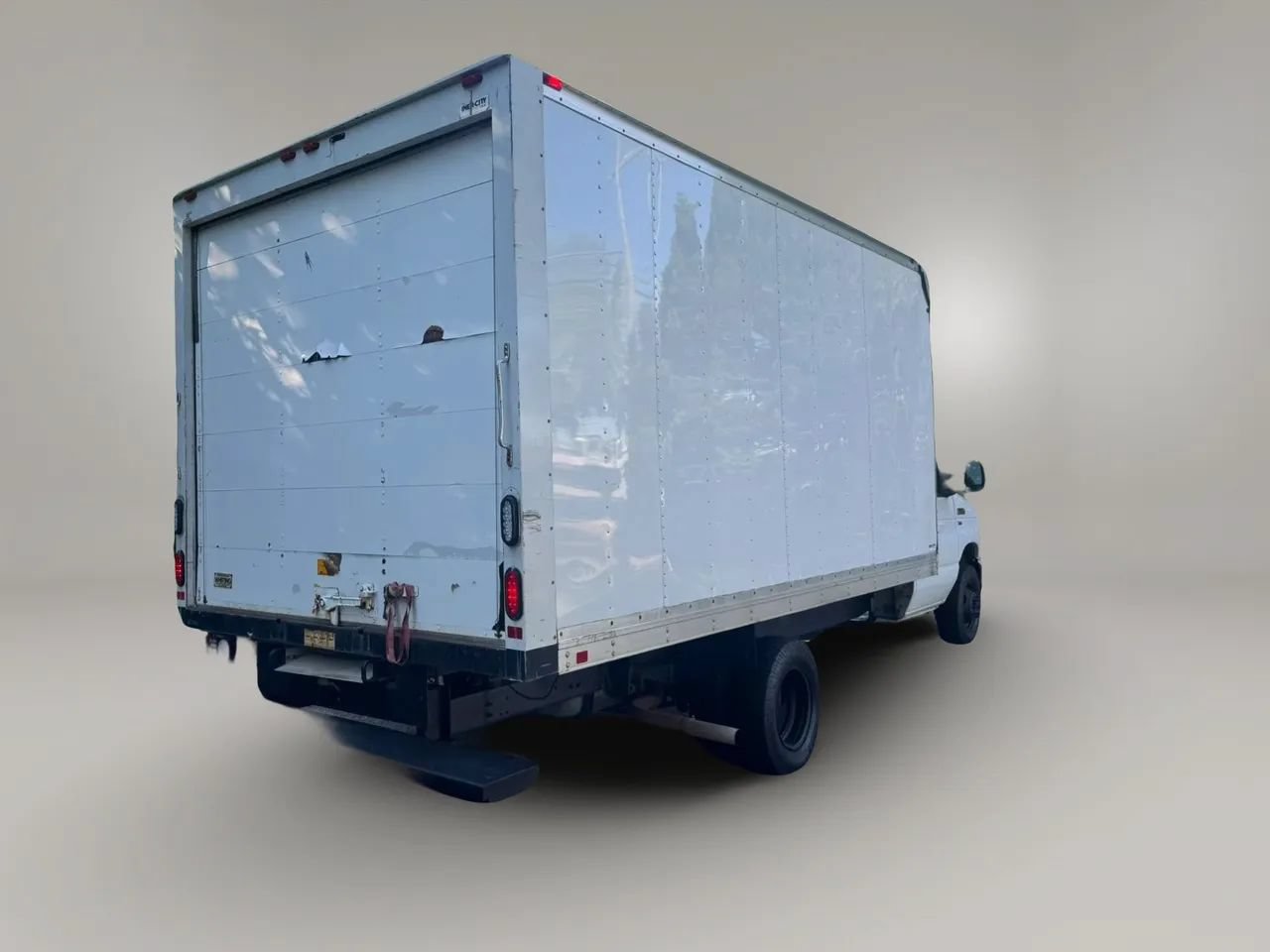 Used 2016 Ford E-350 and Econoline 350 Super Duty RWD image 8
