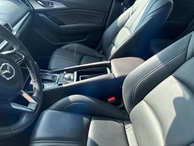 Used 2018 MAZDA MAZDA3 Touring FWD image 11