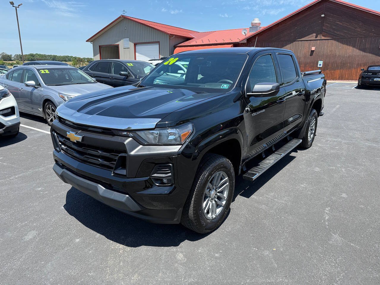 Used 2024 Chevrolet Colorado LT w/ LT Convenience Package II AWD/4WD image 2