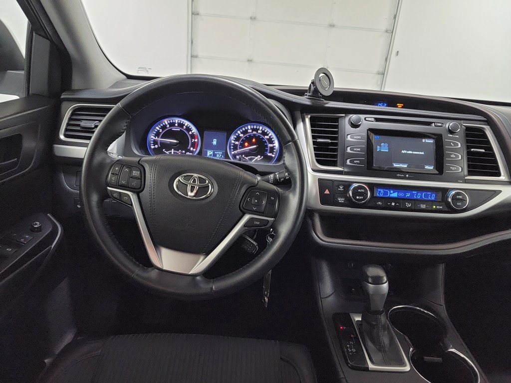 Used 2015 Toyota Highlander Plus AWD/4WD image 12