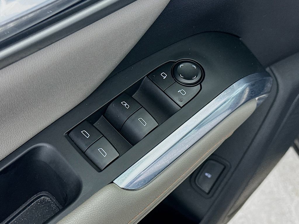 Used 2025 Chevrolet Traverse LT image 21