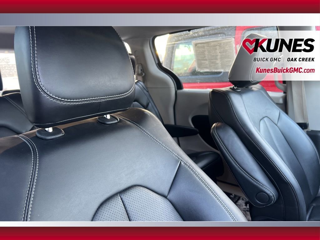 Used 2024 Chrysler Pacifica Touring-L FWD image 31