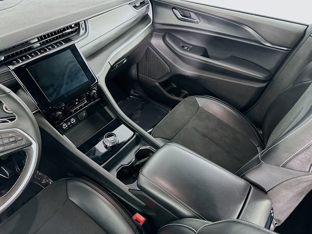 Certified 2024 Jeep Grand Cherokee L Altitude image 35