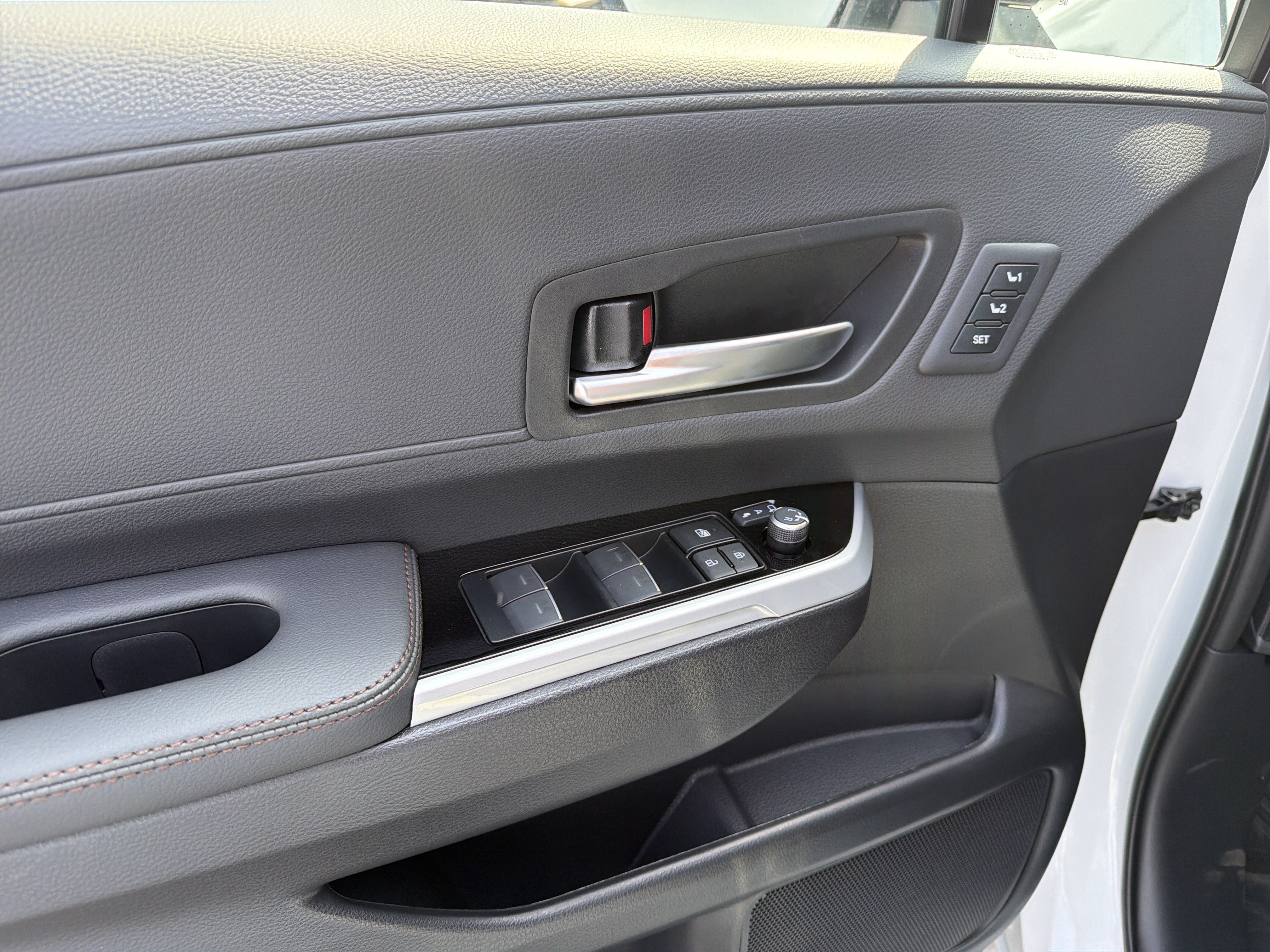 New 2026 Toyota Sienna Platinum AWD/4WD image 8