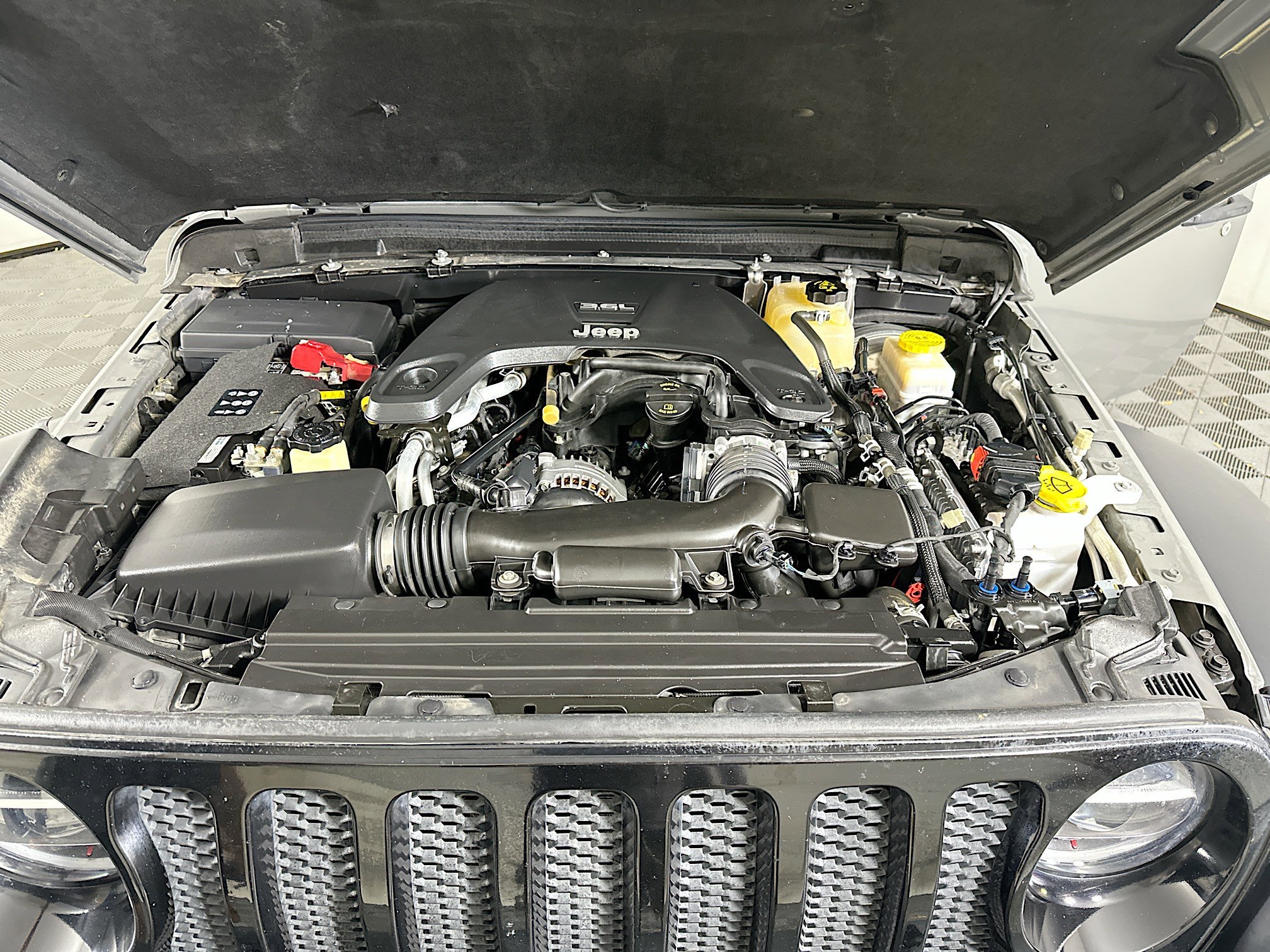 Used 2020 Jeep Wrangler Unlimited Sport AWD/4WD image 31