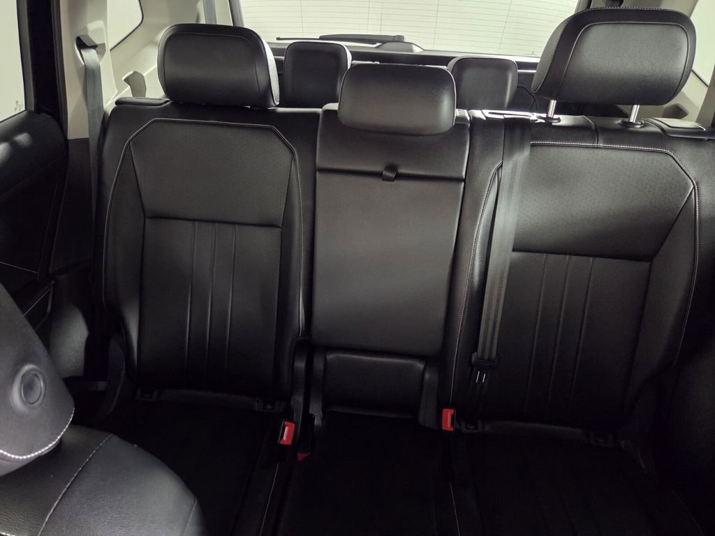 Used 2024 Volkswagen Tiguan SE image 23