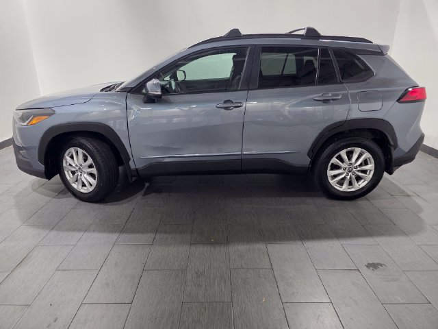 Used 2024 Toyota Corolla Cross LE AWD/4WD image 2