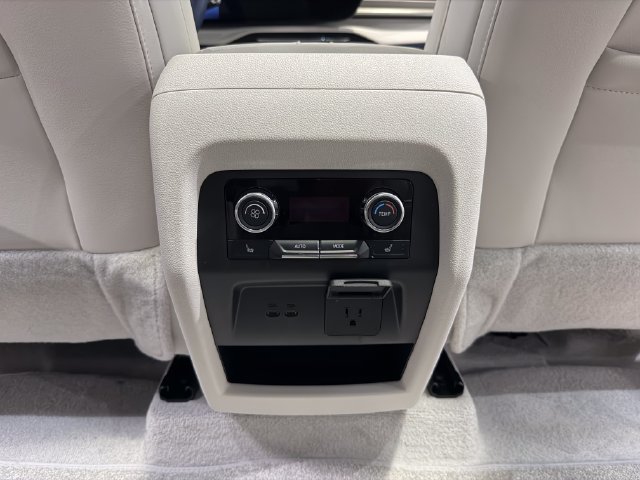 Used 2025 Buick Enclave Avenir w/ Super Cruise Package FWD image 26