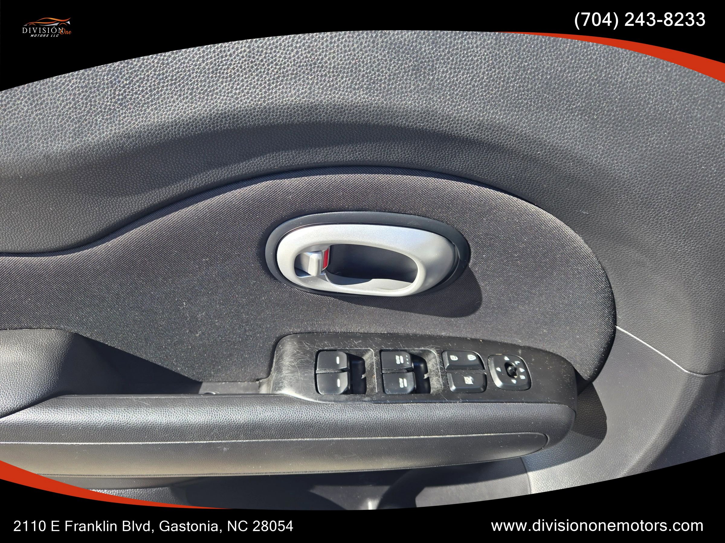 Used 2015 Kia Soul + image 7