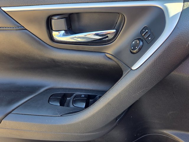 Used 2017 Nissan Altima 2.5 SR w/ Midnight Edition Package FWD image 30