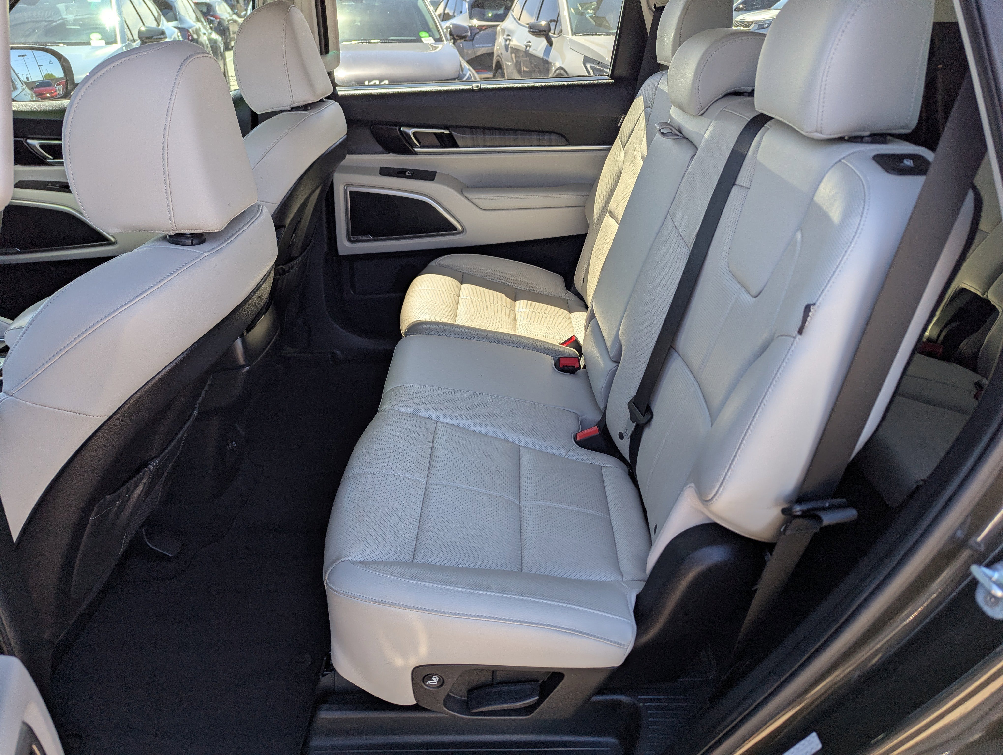 Used 2023 Kia Telluride EX image 8