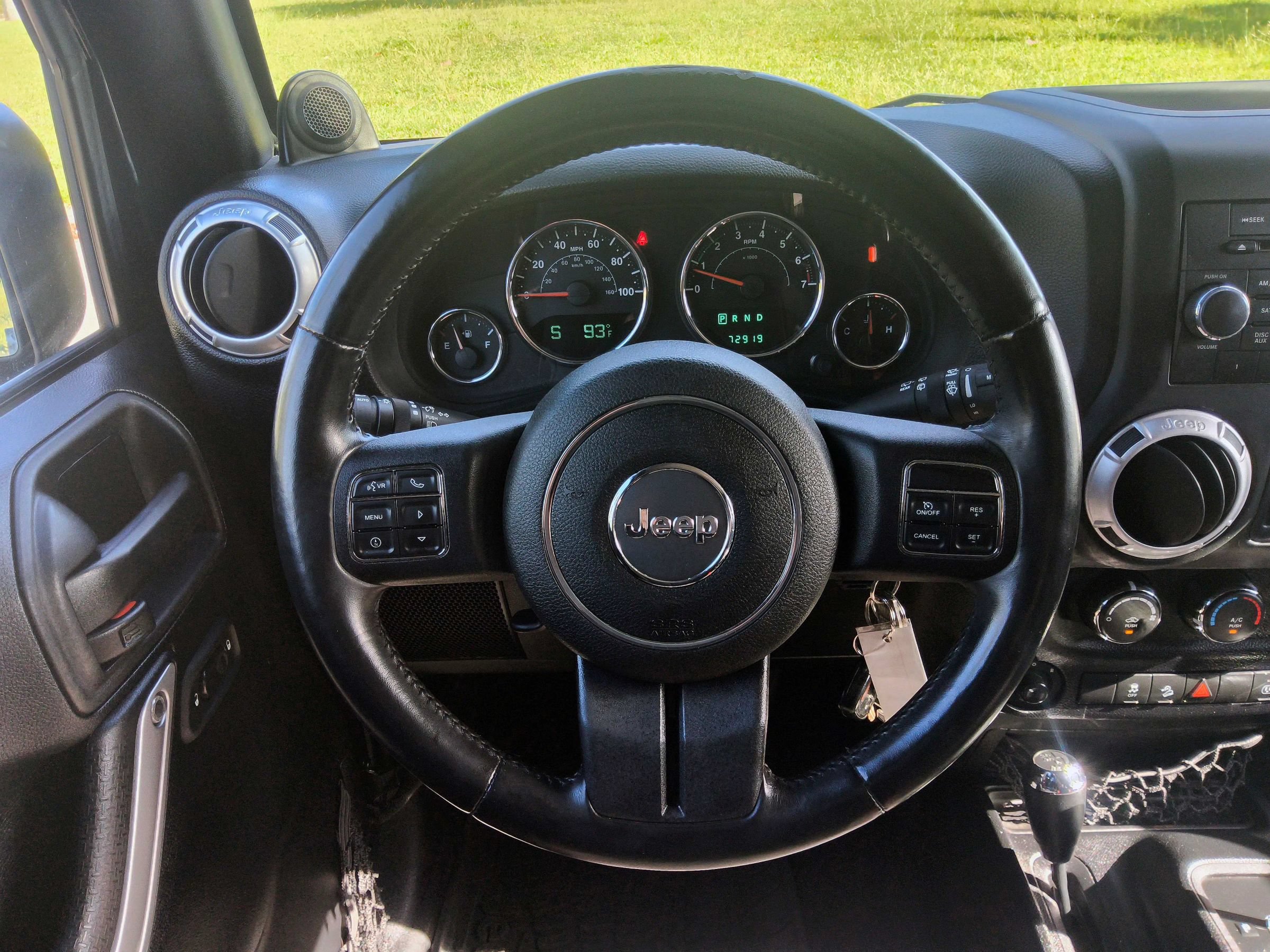Used 2014 Jeep Wrangler Unlimited Rubicon w/ Connectivity Group AWD/4WD image 7
