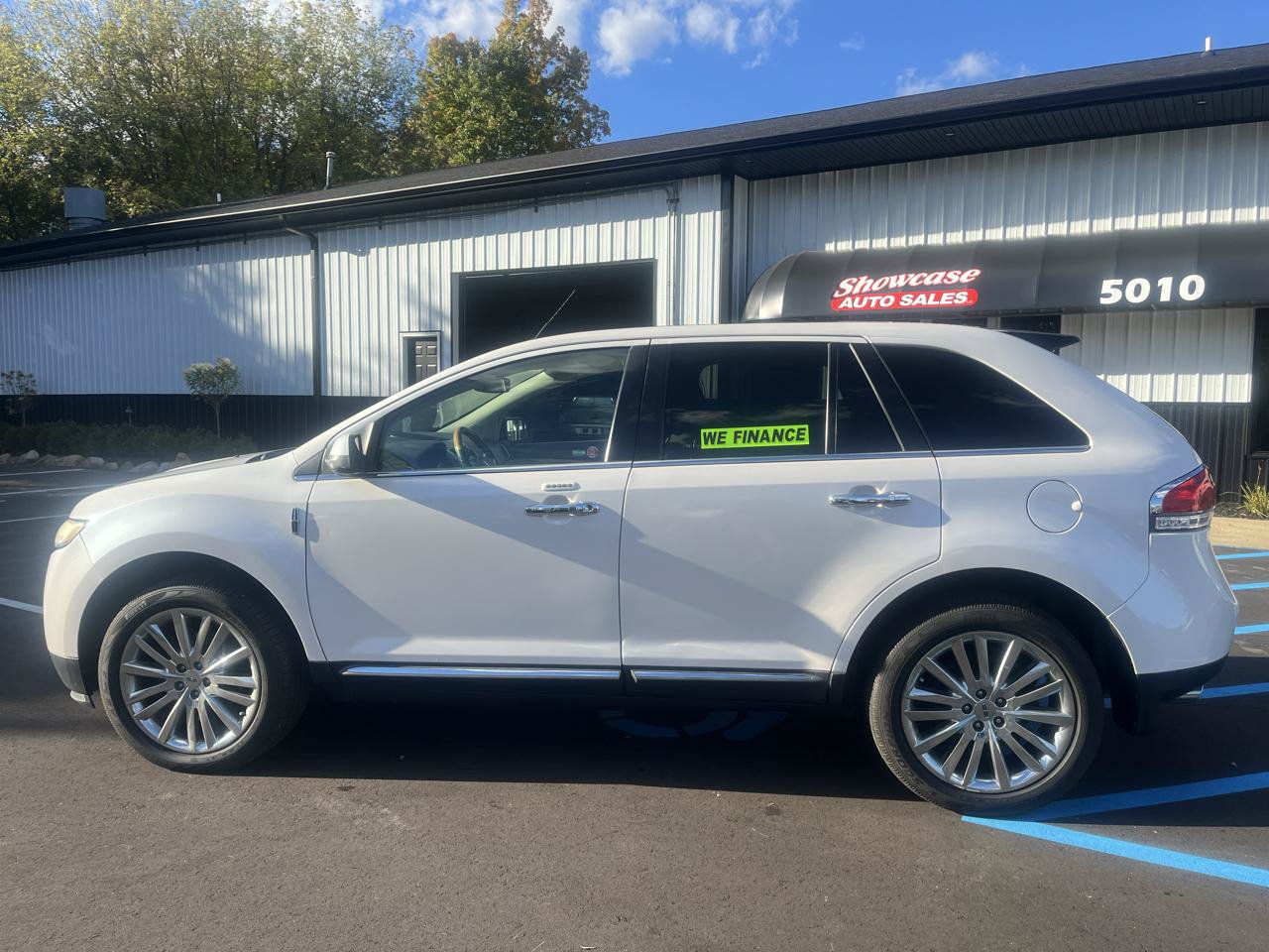 Used 2011 Lincoln MKX AWD w/ Sight & Sound Pkg image 8