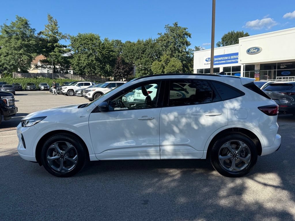 Used 2023 Ford Escape ST-Line w/ Tech Pack #1 AWD/4WD image 5