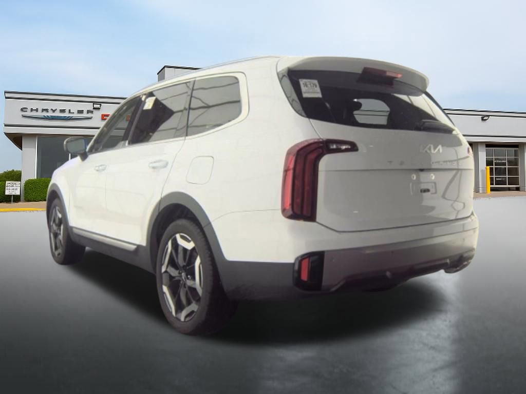 Used 2025 Kia Telluride S image 3