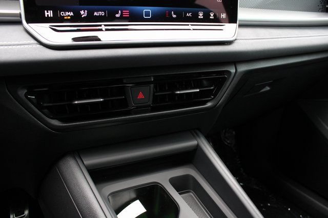 New 2026 Volkswagen Tiguan SE R-Line AWD/4WD image 15