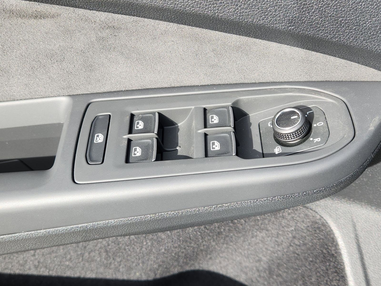 New 2026 Volkswagen Golf SE image 8