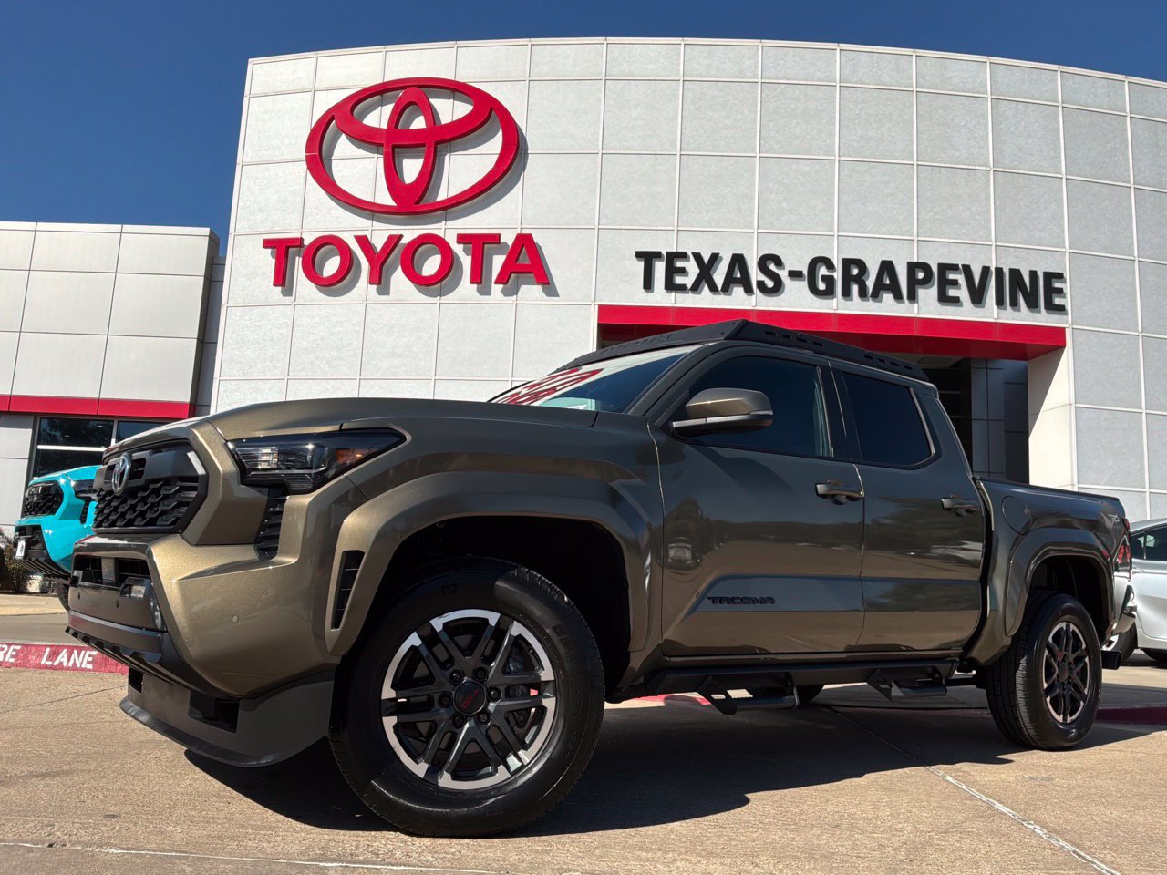 Used 2024 Toyota Tacoma TRD Sport w/ TRD Sport Upgrade Package RWD image 2