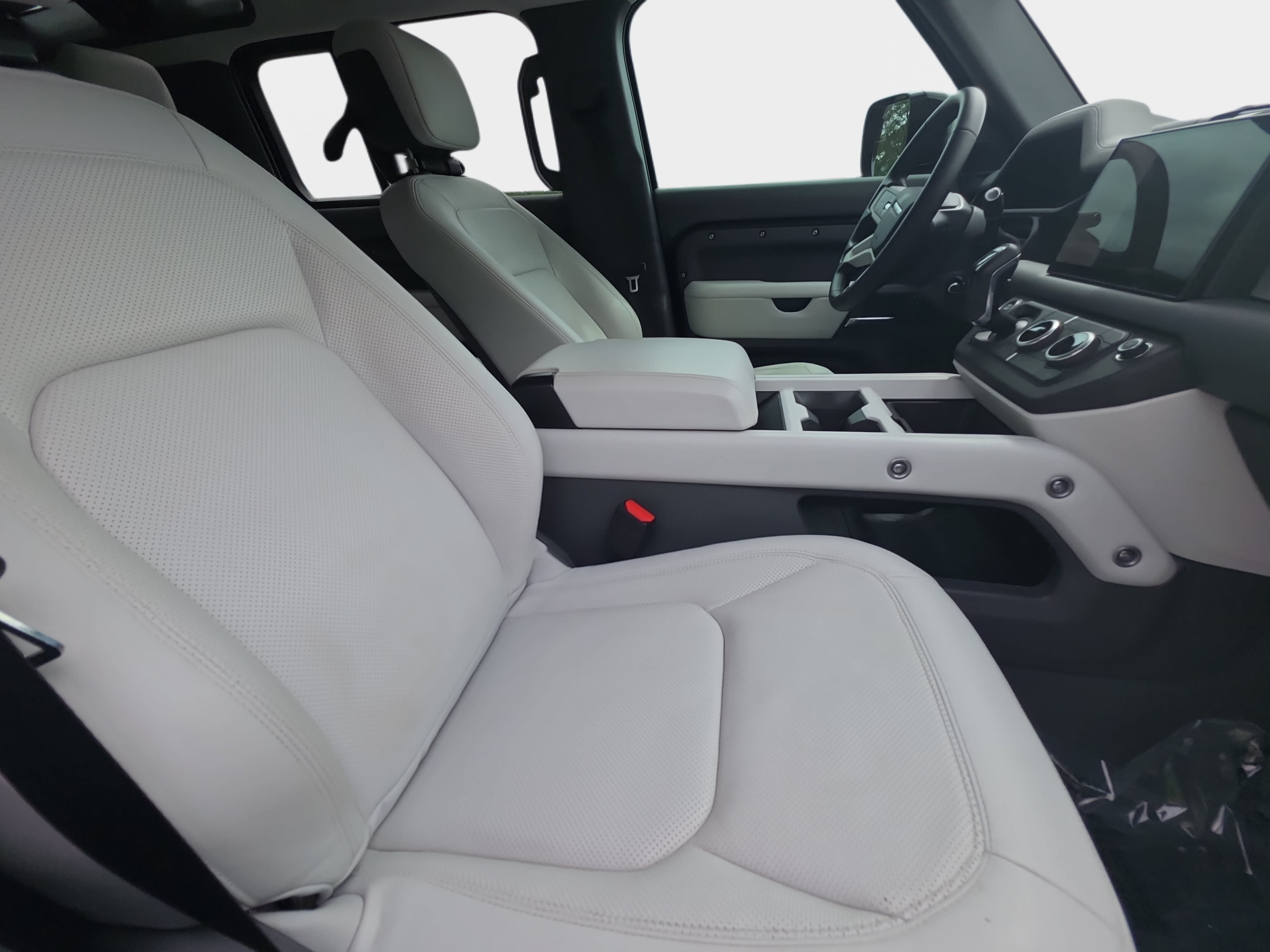 Certified 2025 Land Rover Defender 110 S AWD/4WD image 10