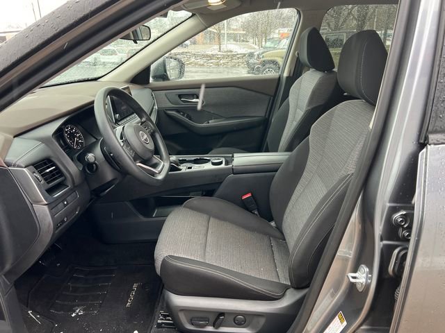 Used 2023 Nissan Rogue SV image 4