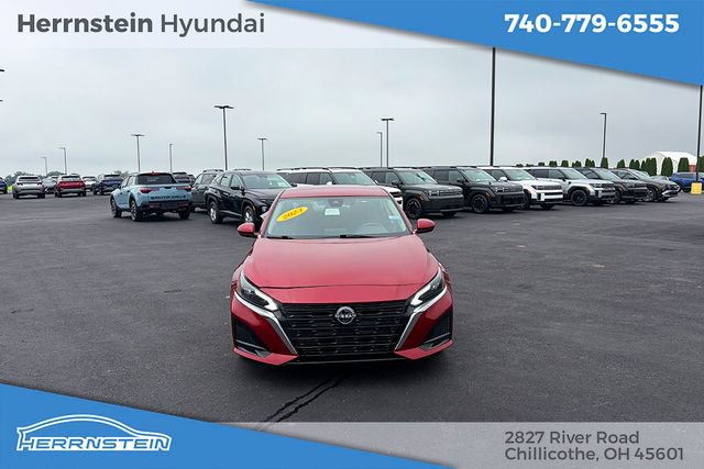 Used 2023 Nissan Altima 2.5 SV FWD image 2