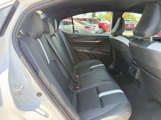 Used 2025 Toyota Camry SE FWD image 32