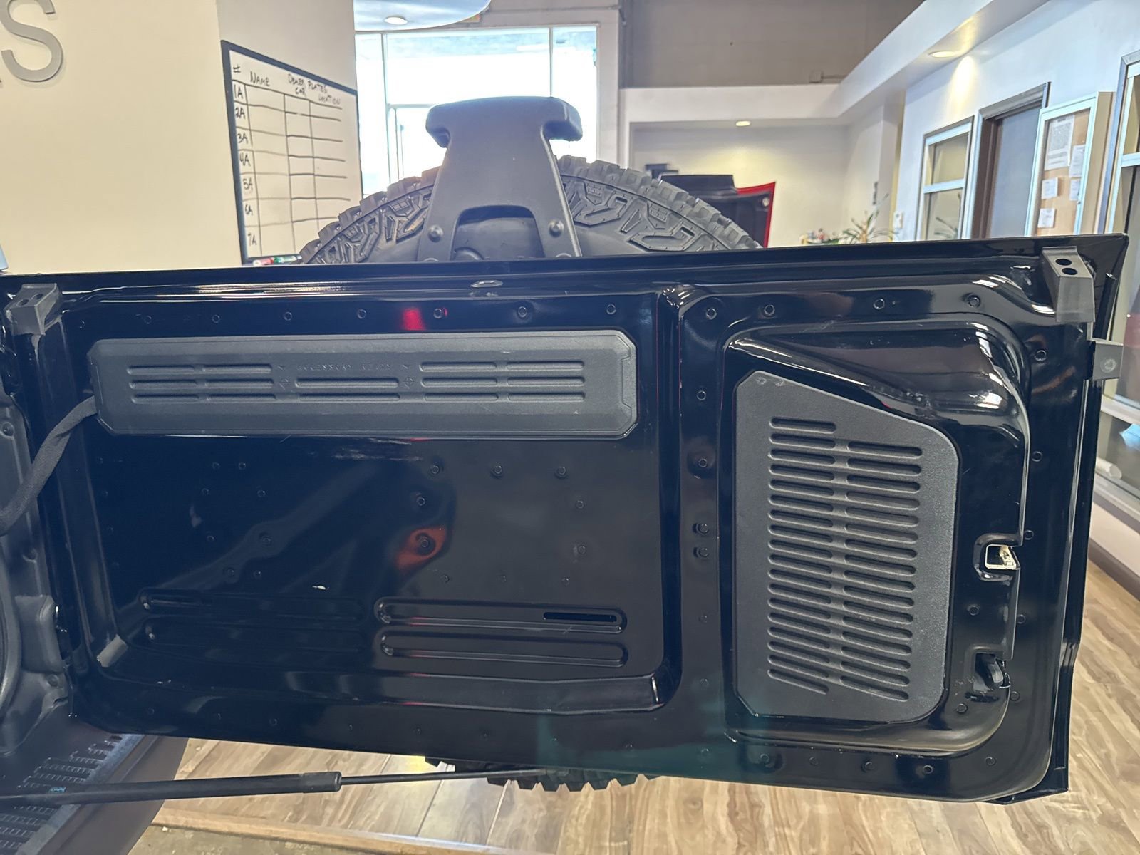 Used 2023 Ford Bronco Badlands image 21