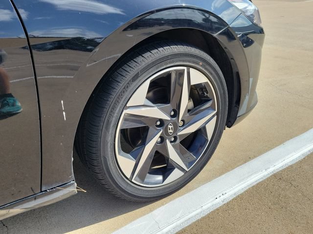 Used 2022 Hyundai Elantra Limited w/ Cargo Package FWD image 3