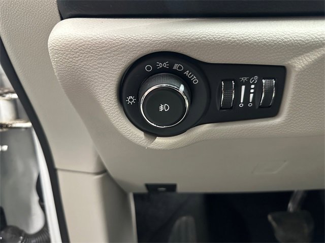 Used 2020 Chrysler Pacifica Limited image 21