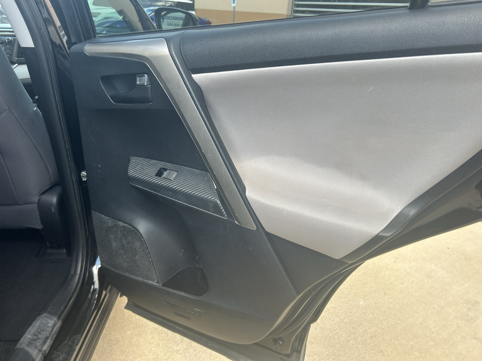 Used 2015 Toyota RAV4 LE AWD/4WD image 18