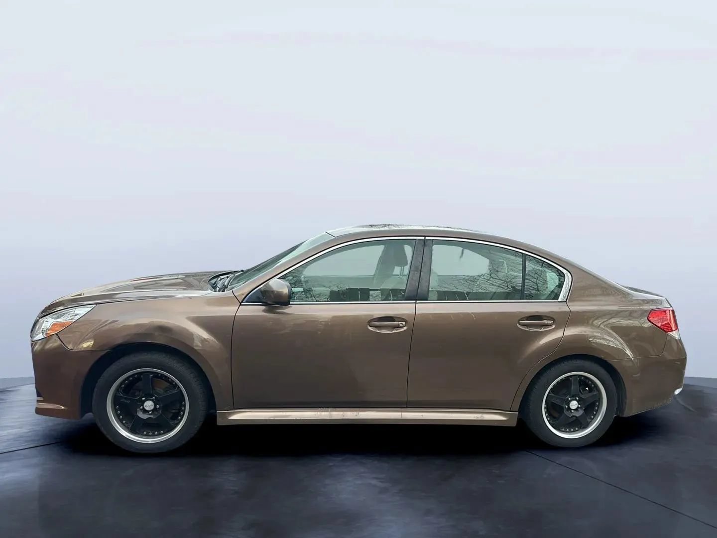 Used 2011 Subaru Legacy 2.5i Premium w/ All-Weather Pkg AWD/4WD image 2